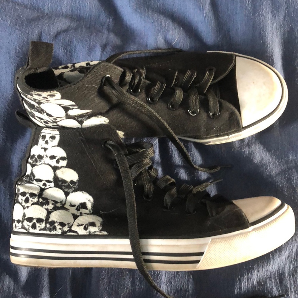 Black catacomb shoes